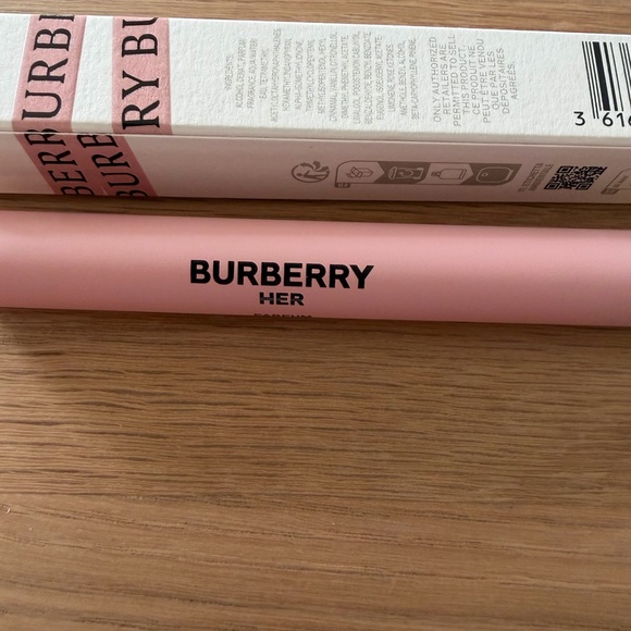 Burberry Her Elixir Travel Spray - Pale Pink & Gold Accents - Picture 4 of 7